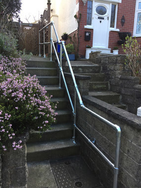 Galvanised tube and clamp handrail