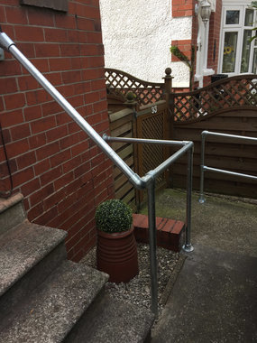 Galvanised tube and clamp handrail